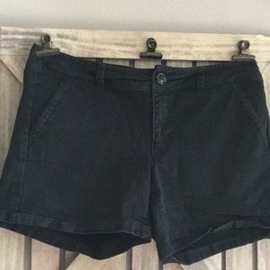 American Eagle black shorts 8 midi stretch pockets